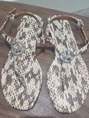 Coach Jazmin Leather Faux Snakeskin Natural Thong Strap Buckle Sandal size 8 NEW
